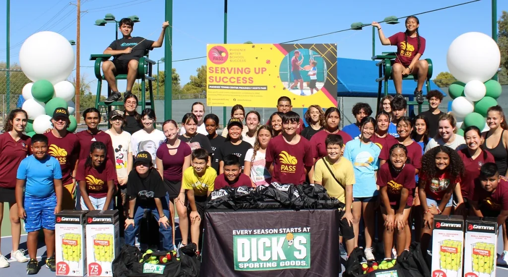 Photo of a group of kids at the Pass Kids tennis event.